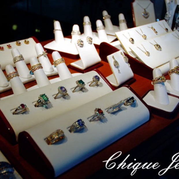Chique Jewelry Social Wave